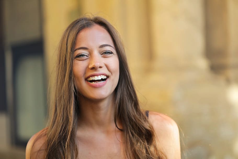 a beautiful young woman smiling